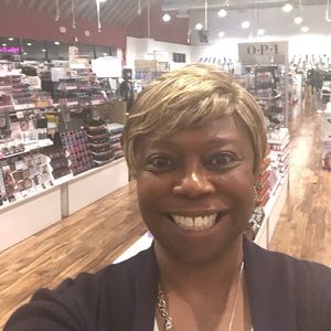 Meet your Posher, Vannia